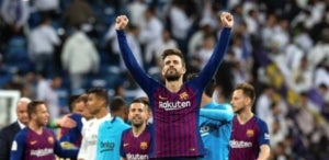 Piqu&eacute; celebra la classificaci&oacute; del Bar&ccedil;a per a la final de la Copa del Rei al Santiago Bernab&eacute;u.