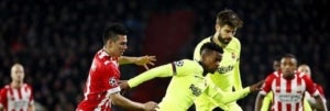 Semedo i Piqué protegeixen una pilota sota la pressió de Lozano