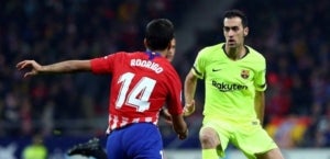 Sergio Busquets, durant el partit entre l'Atlètic de Madrid i el Barça.