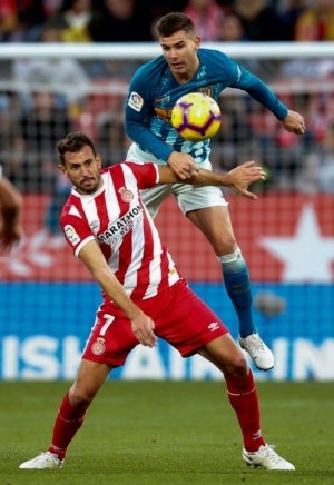 Stuani i Lucas Hernández, durant el Girona-Atlètic de Madrid.