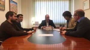 Un instant de la reunió d'aquest matí al consell comarcal de les entitat que s'oposen als parcs eòlics