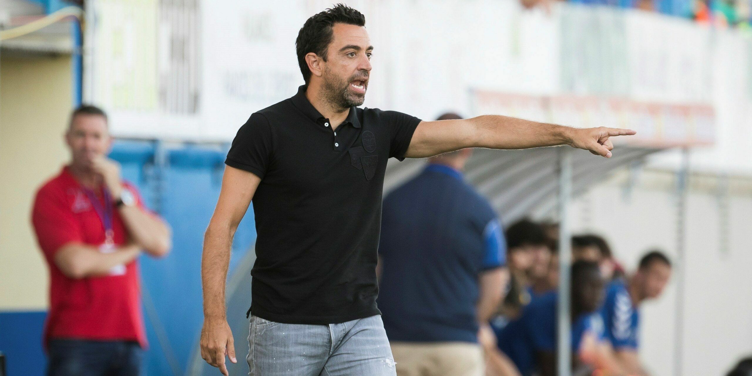 Xavi, donant instruccions durant un partit | EFE