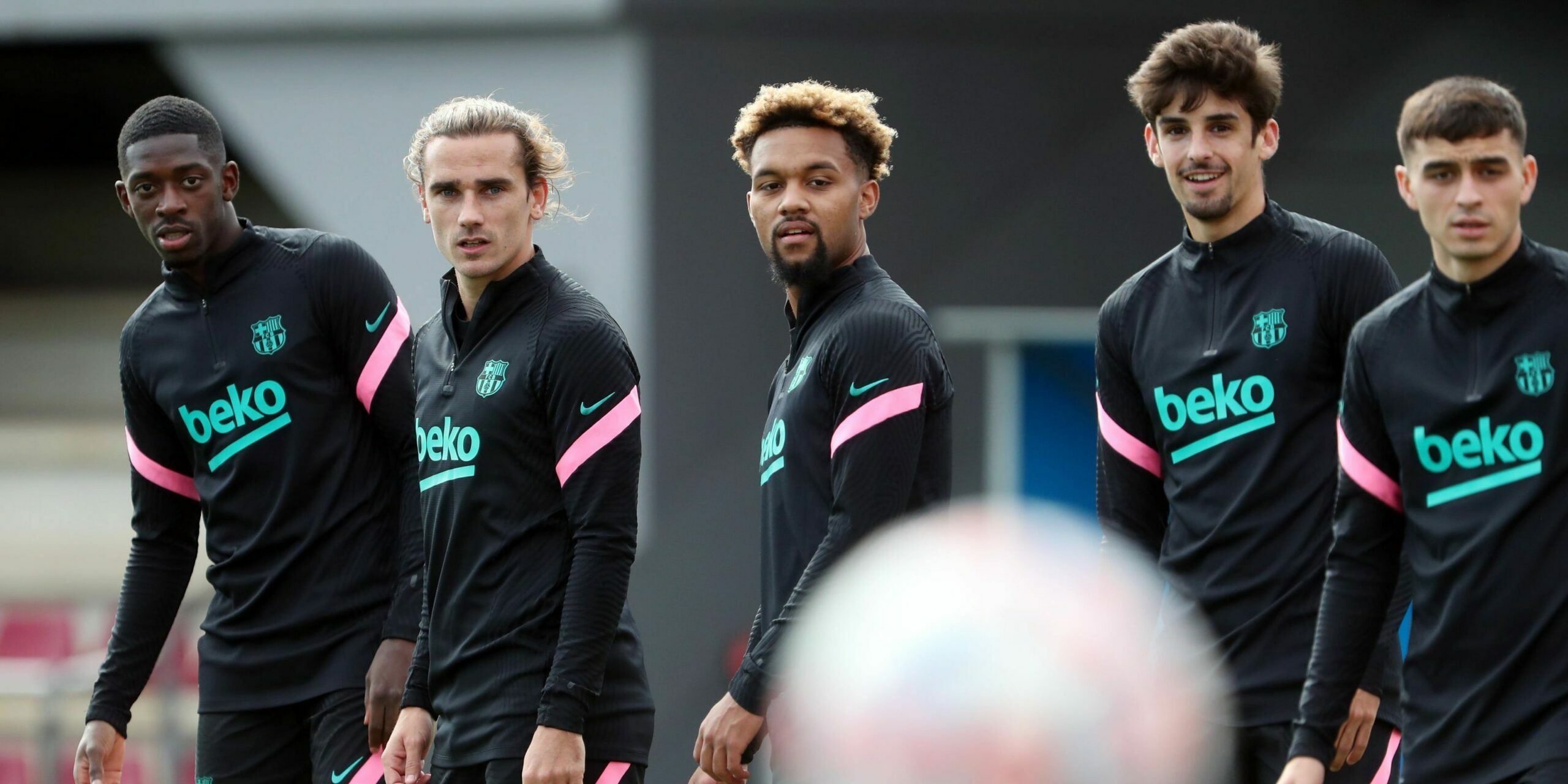 Dembélé, Griezmann, Konrad, Trincao i Pedri, durant un entrenament | FC Barcelona