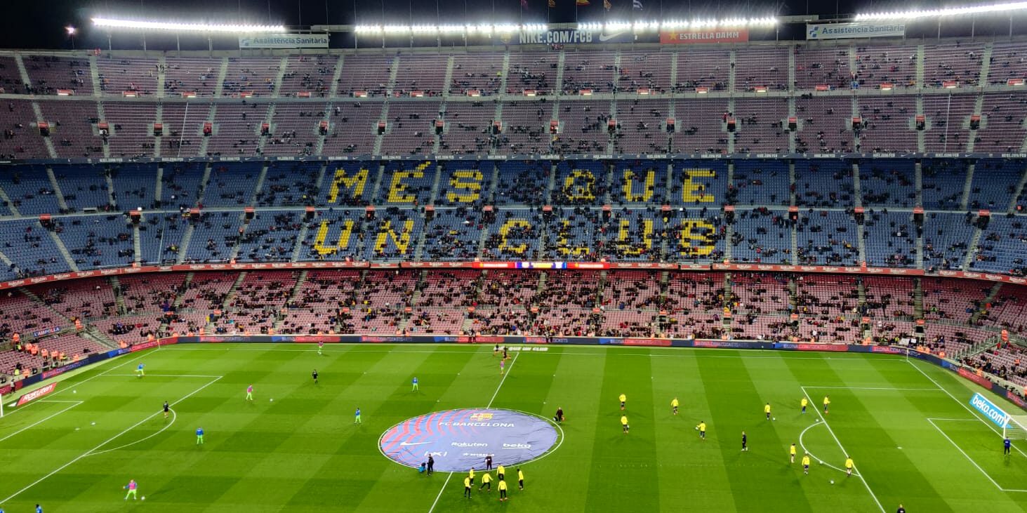 El Camp Nou, abans d'un partit | El Món