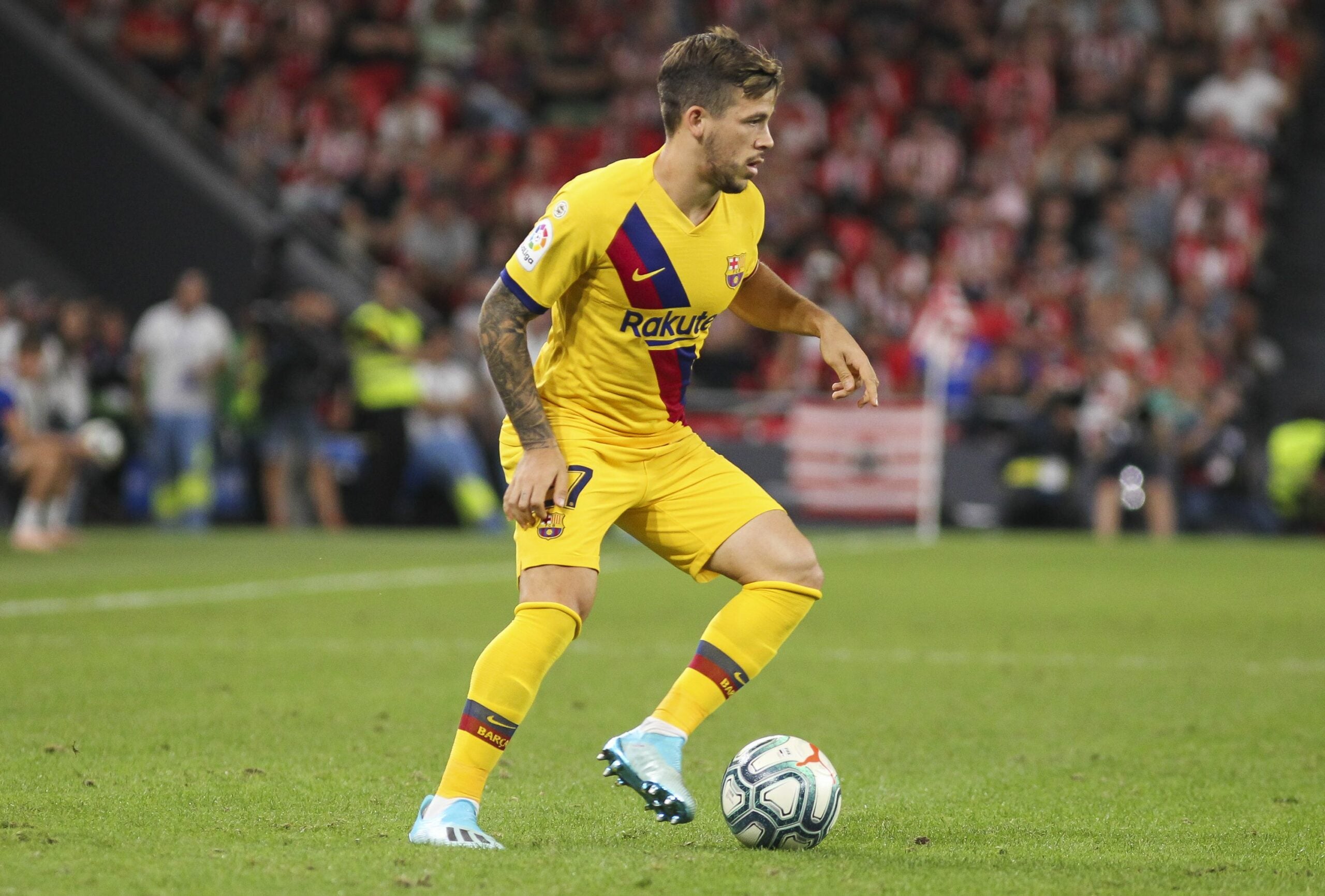 Carles Pérez, durante un partido con el Barça | Europa Press