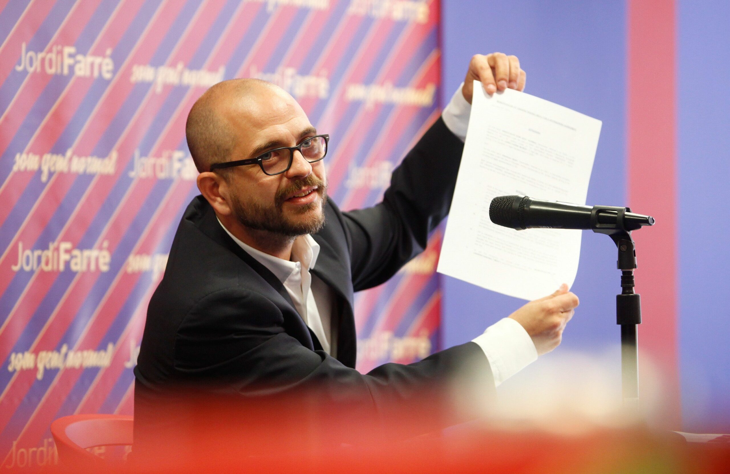 Jordi Farré, presentant la moció de censura contra Bartomeu | Europa Press