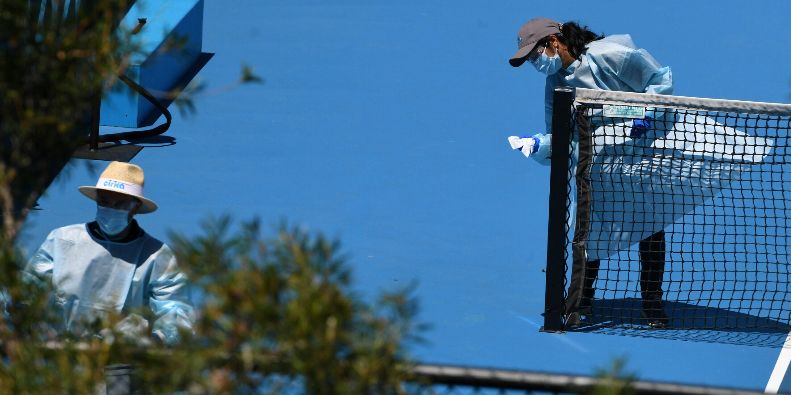 Tasques de desinfecció al Melbourne Park, les pistes de l'Open d'Austràlia | Europa Press