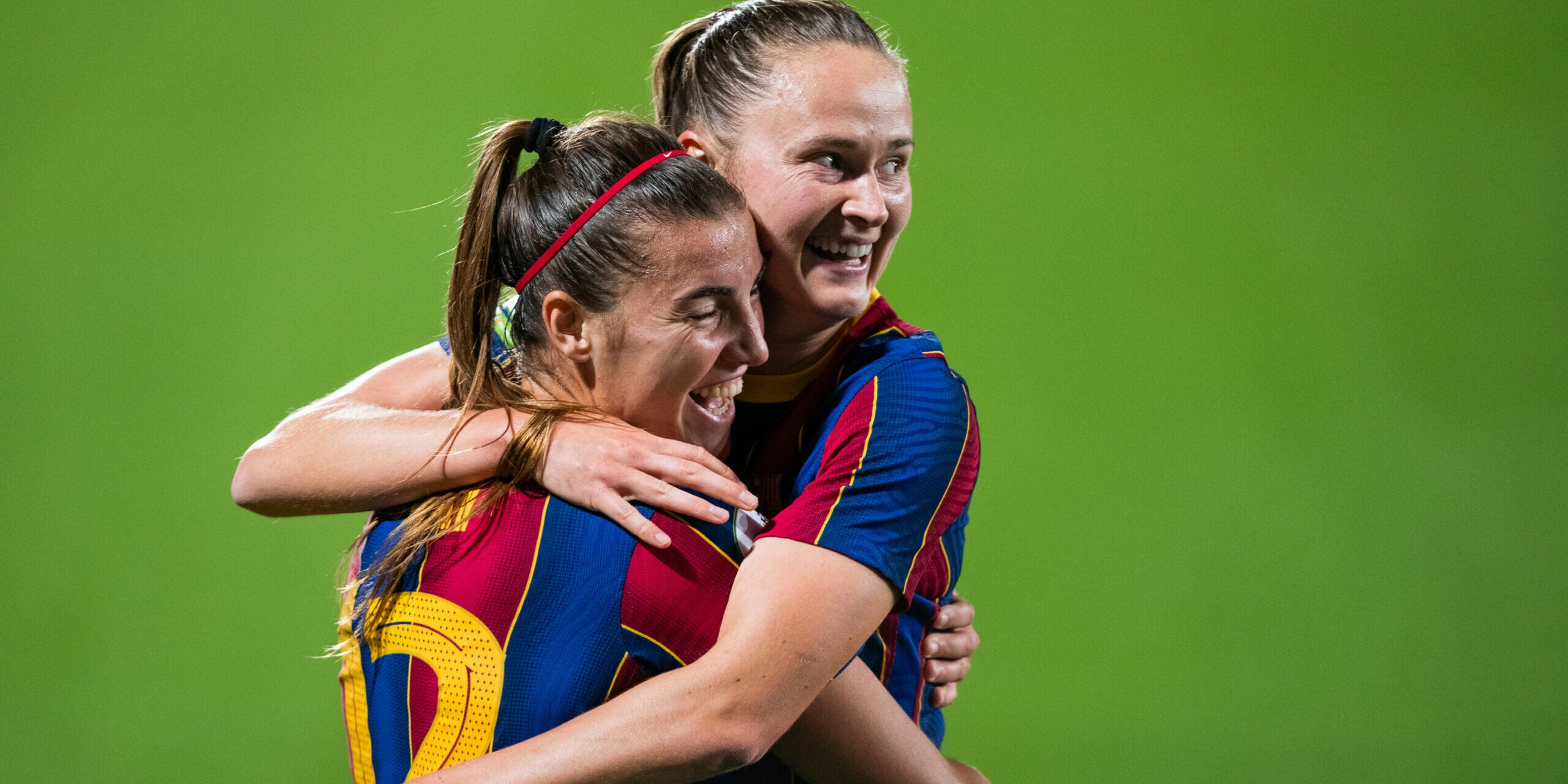 Patri Guijarro i Caroline Graham Hansen celebren un gol | Europa Press