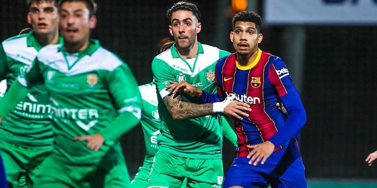 Araujo, durant el Cornellà-Barça | FC Barcelona