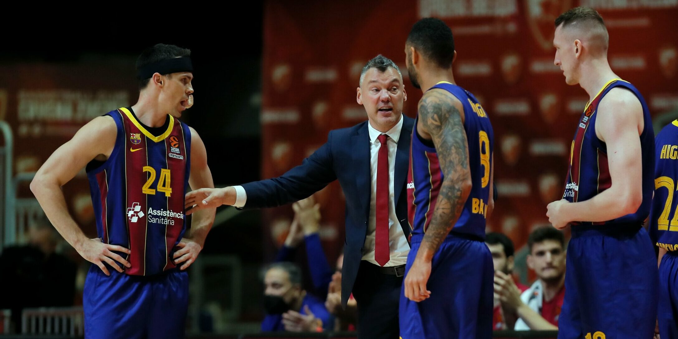 Els jugadors del Barça de bàsquet, a la pista de l'Estrella Roja | FC Barcelona