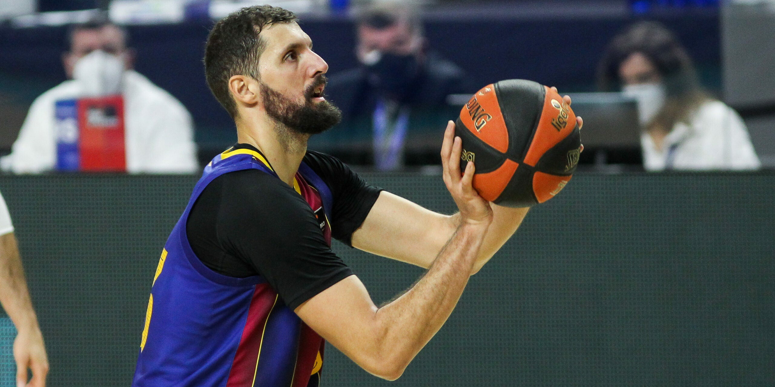 Nikola Mirotic, durant un partit del Barça contra el Madrid | Europa Press