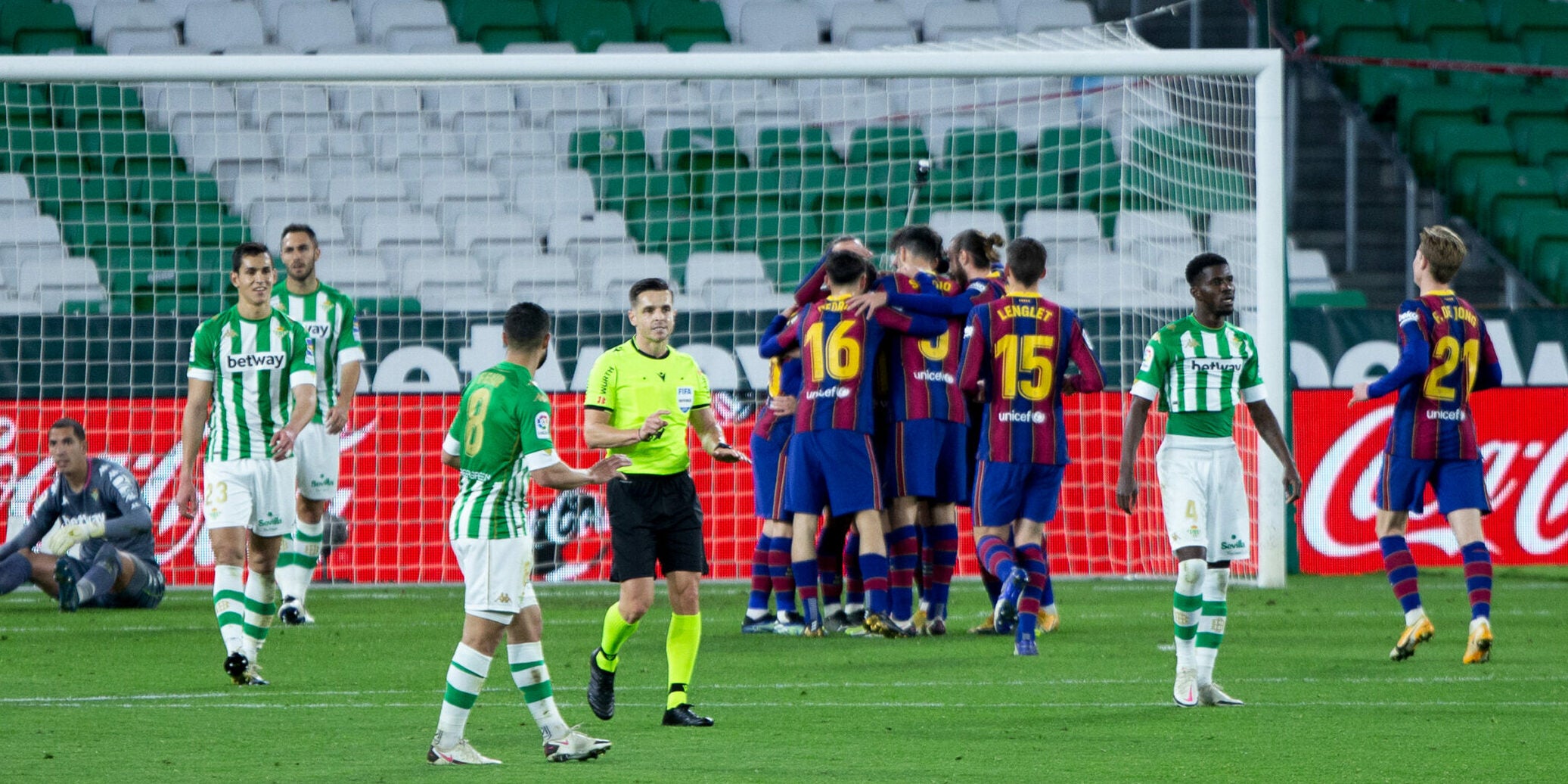 Els jugadors del Barça celebren un gol | Europa 