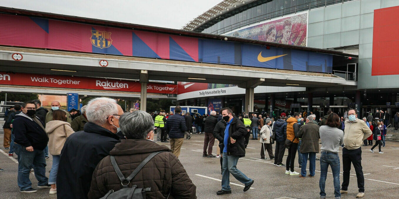 Socis del Barça fan cua abans de votar | Jordi Borràs