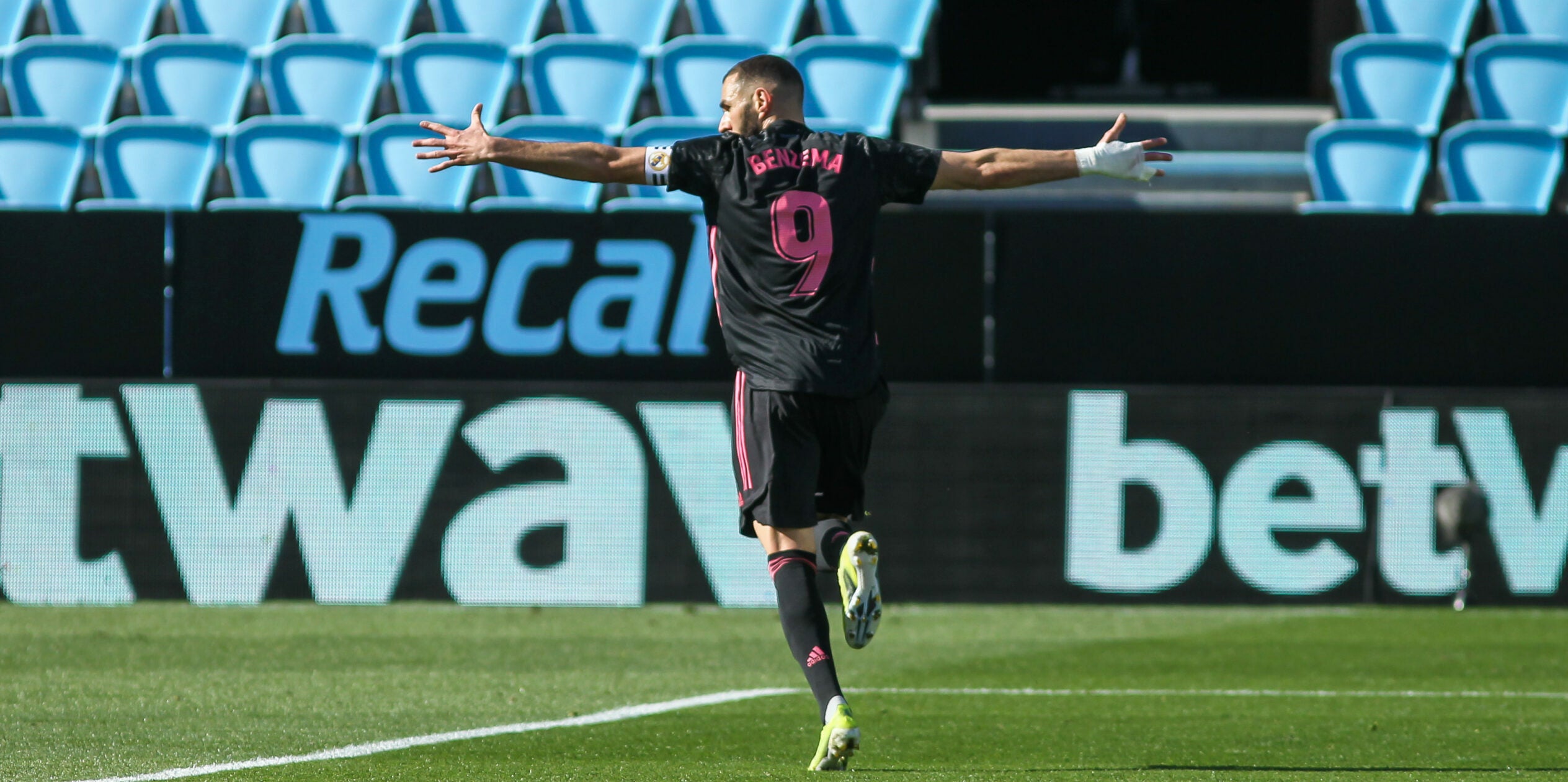 Karim Benzema of Real Madrid celebrates a goal during La Liga football match played between Ceta de Vigo and Real Madrid at Balaidos stadium on March 20, 2021 in Vigo, Pontevedra, Spain.
AFP7 / Europa Press
20/3/2021 ONLY FOR USE IN SPAIN
