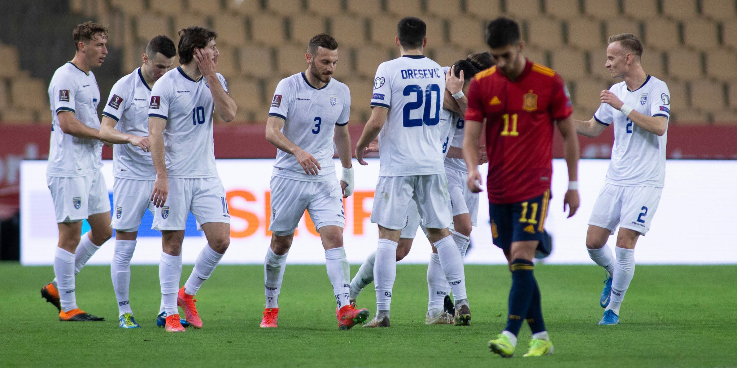 Una instantània del duel entre la selecció espanyola i Kosovo | Europa Press