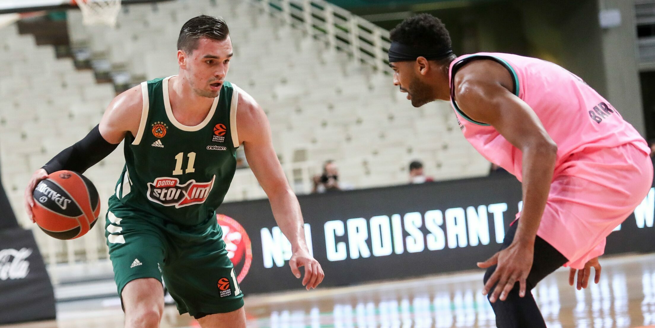 Hezonja, davant de Brandon Davies | FC Barcelona