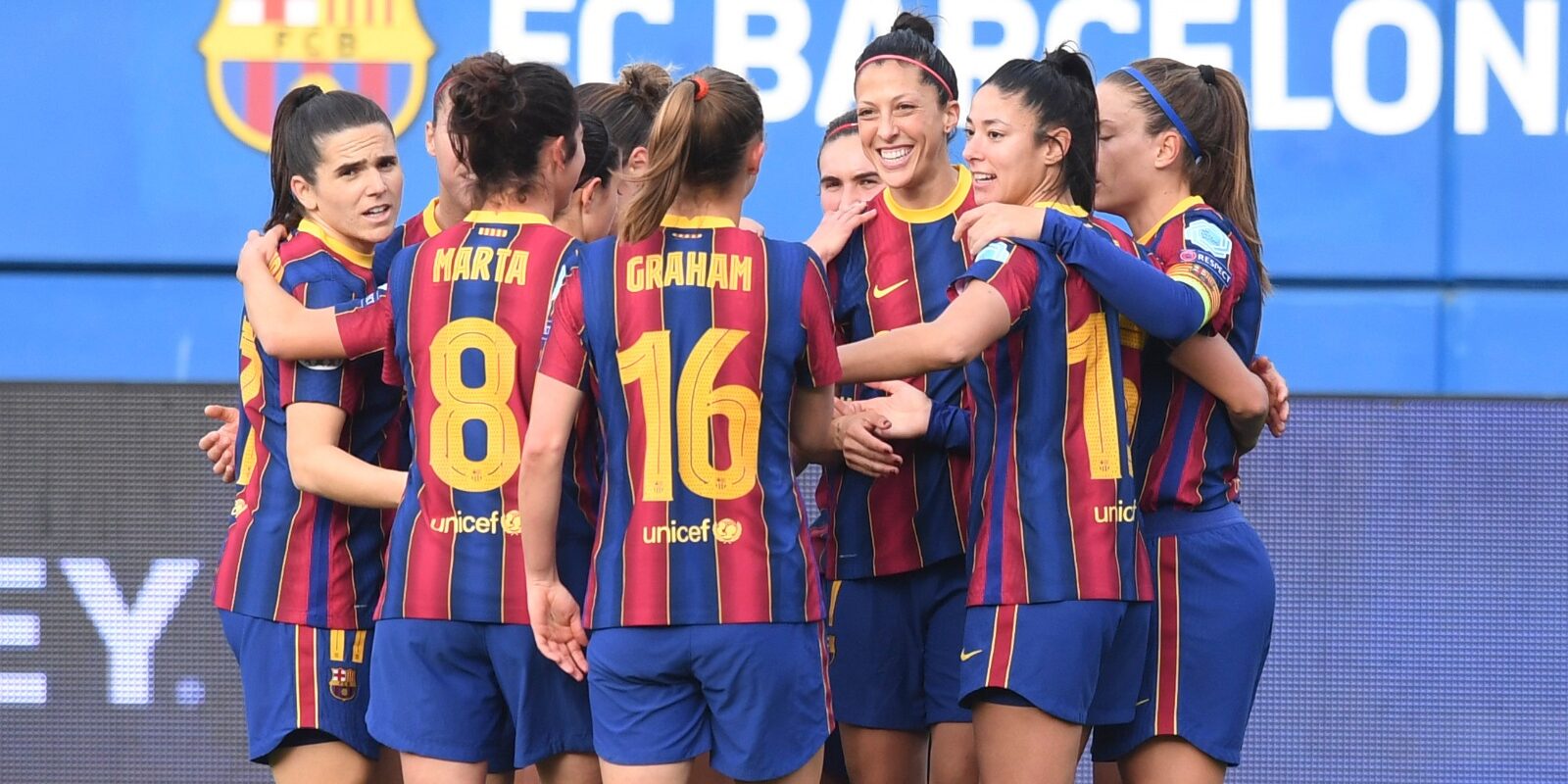 Jenni Hermoso celebra un gol amb les seves companyes | FC Barcelona