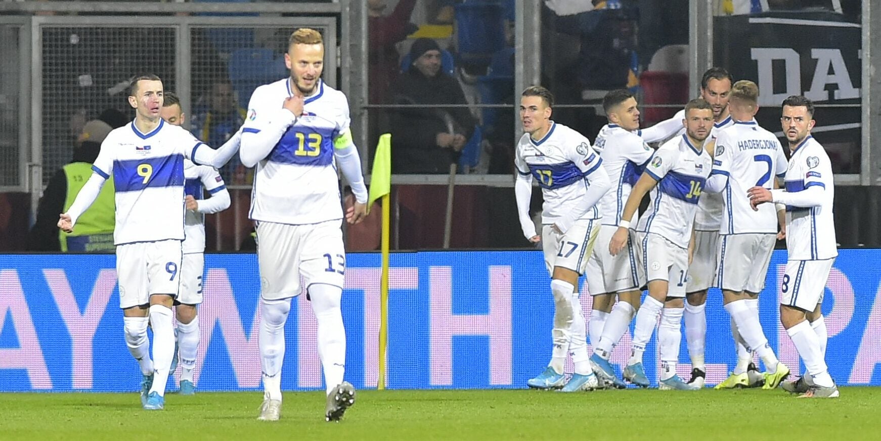 Els jugadors de la selecció de Kosovo celebren un gol | Europa Press