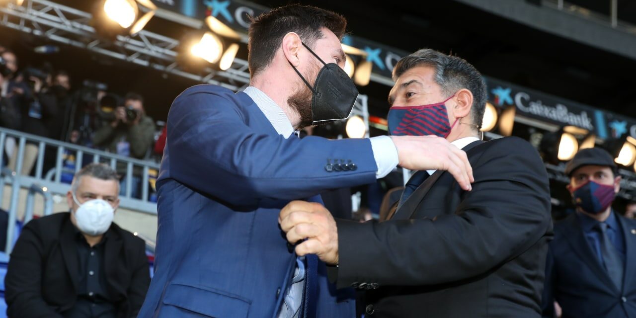 Leo Messi i Joan Laporta, abraçats | FC Barcelona