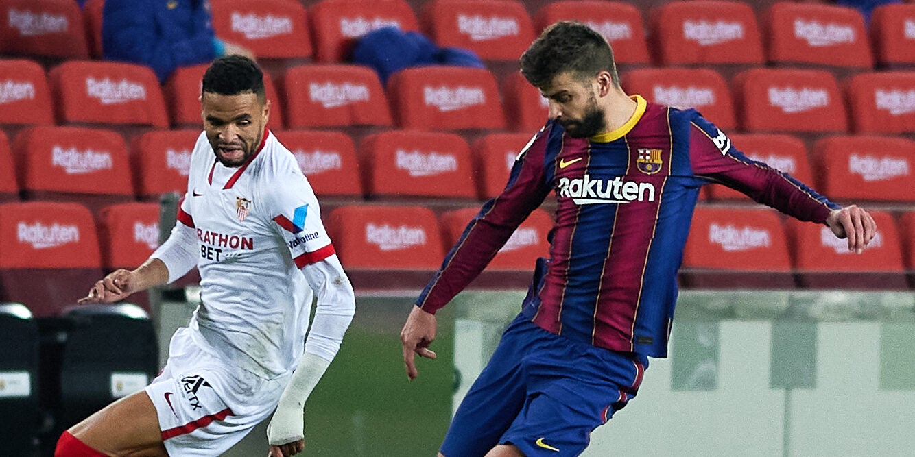 Piqué, durant el partit contra el Sevilla | Europa Press