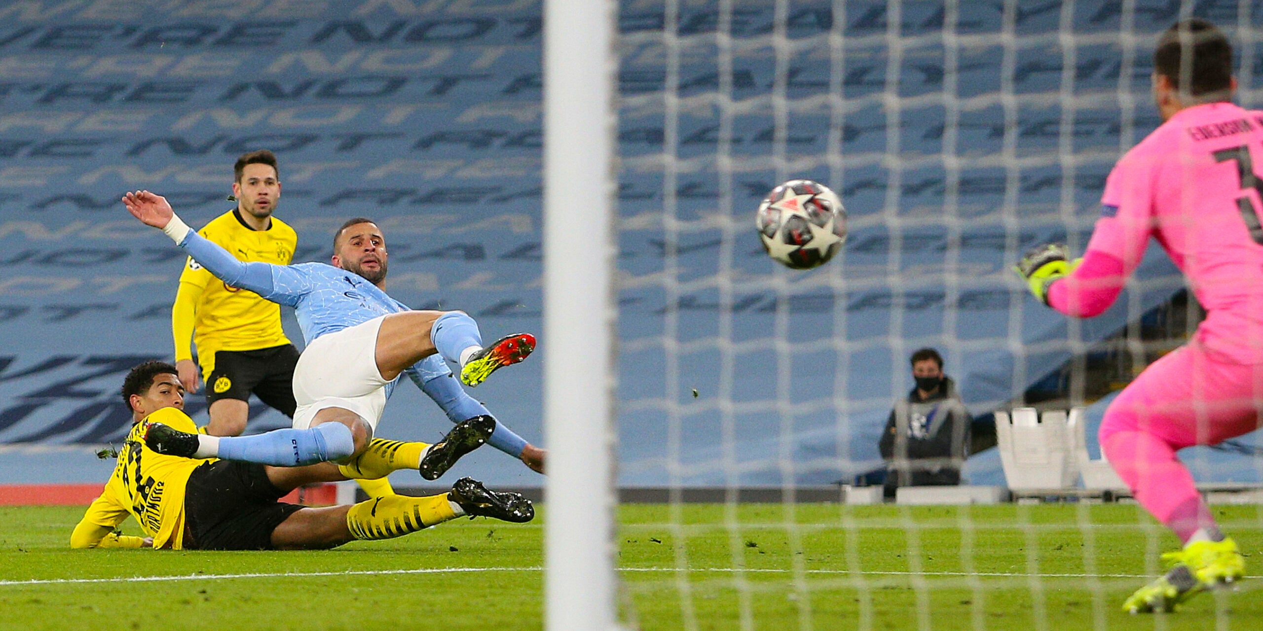 Una imatge del partit entre City i Dortmund | Europa Press