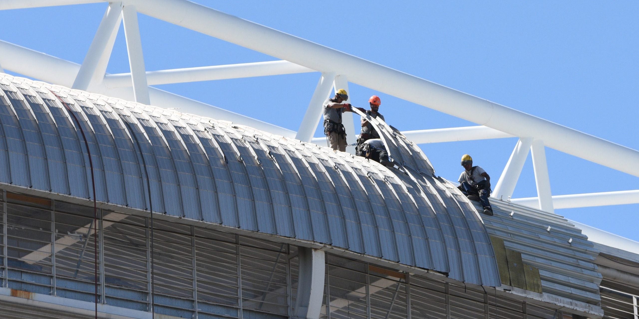 Treballadors del Santiago Bernabéu, en arxiu | Europa Press