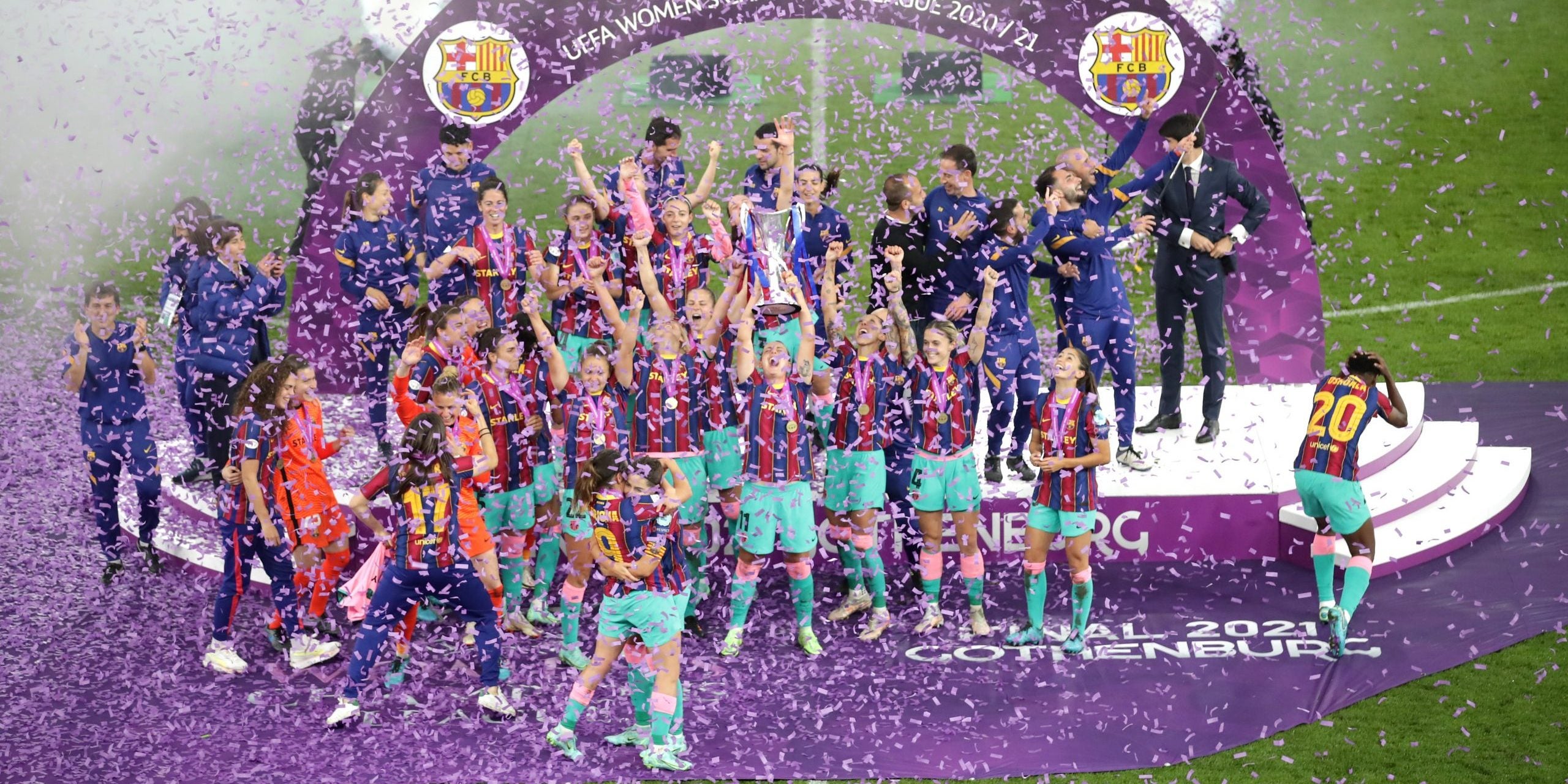 Les jugadores del Barça aixequen la Champions | Europa Press