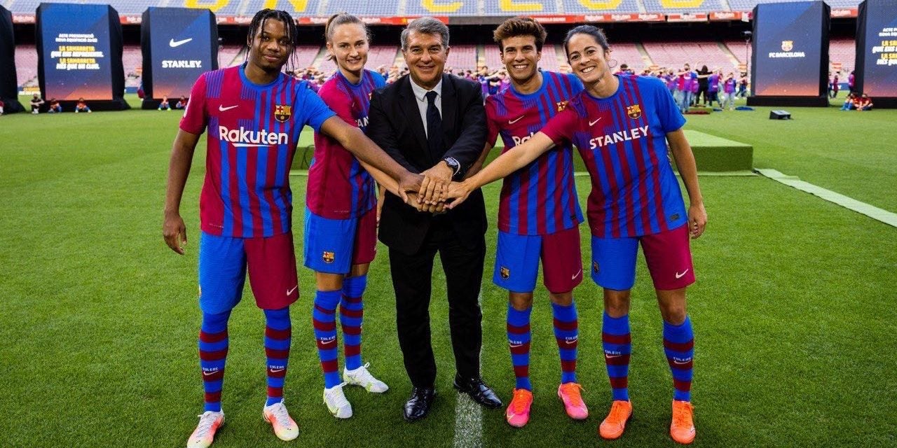 Joan Laporta, amb Ansu, Riqui, Graham Hansen i Torrejón | @JoanLaportaFCB