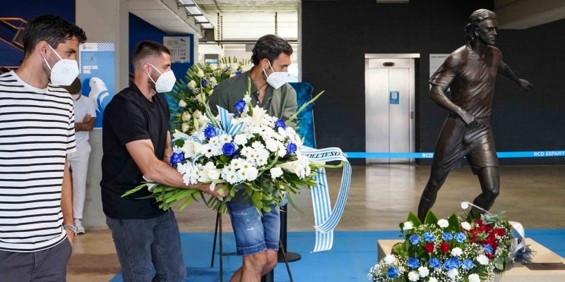 Els jugadors de l'Espanyol realitzen l'ofrena floral a Dani Jarque | RCD Espanyol