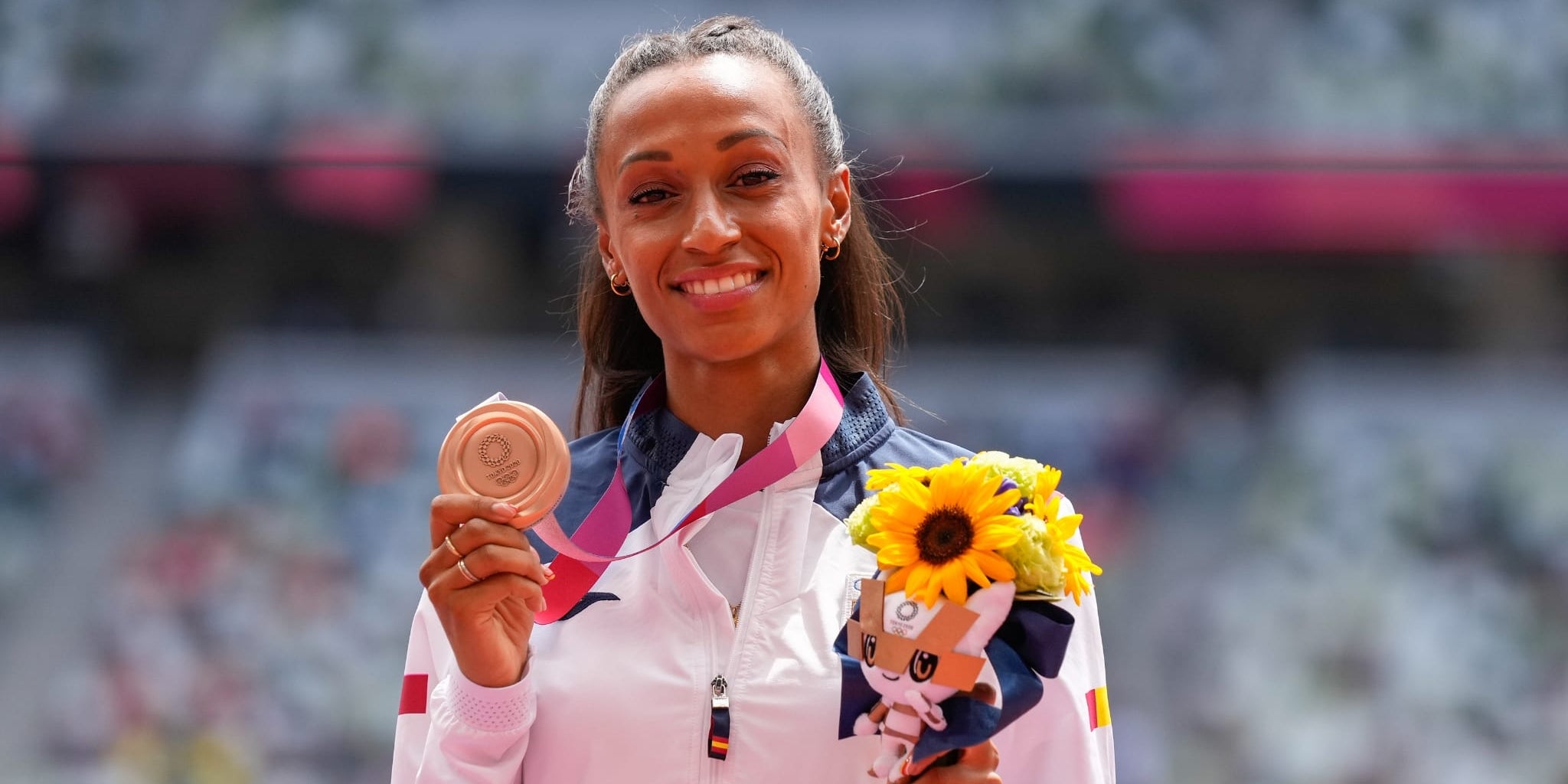 Ana Peleteiro posa amb la medalla de bronze | Twitter Comitè Olímpic Espanyol