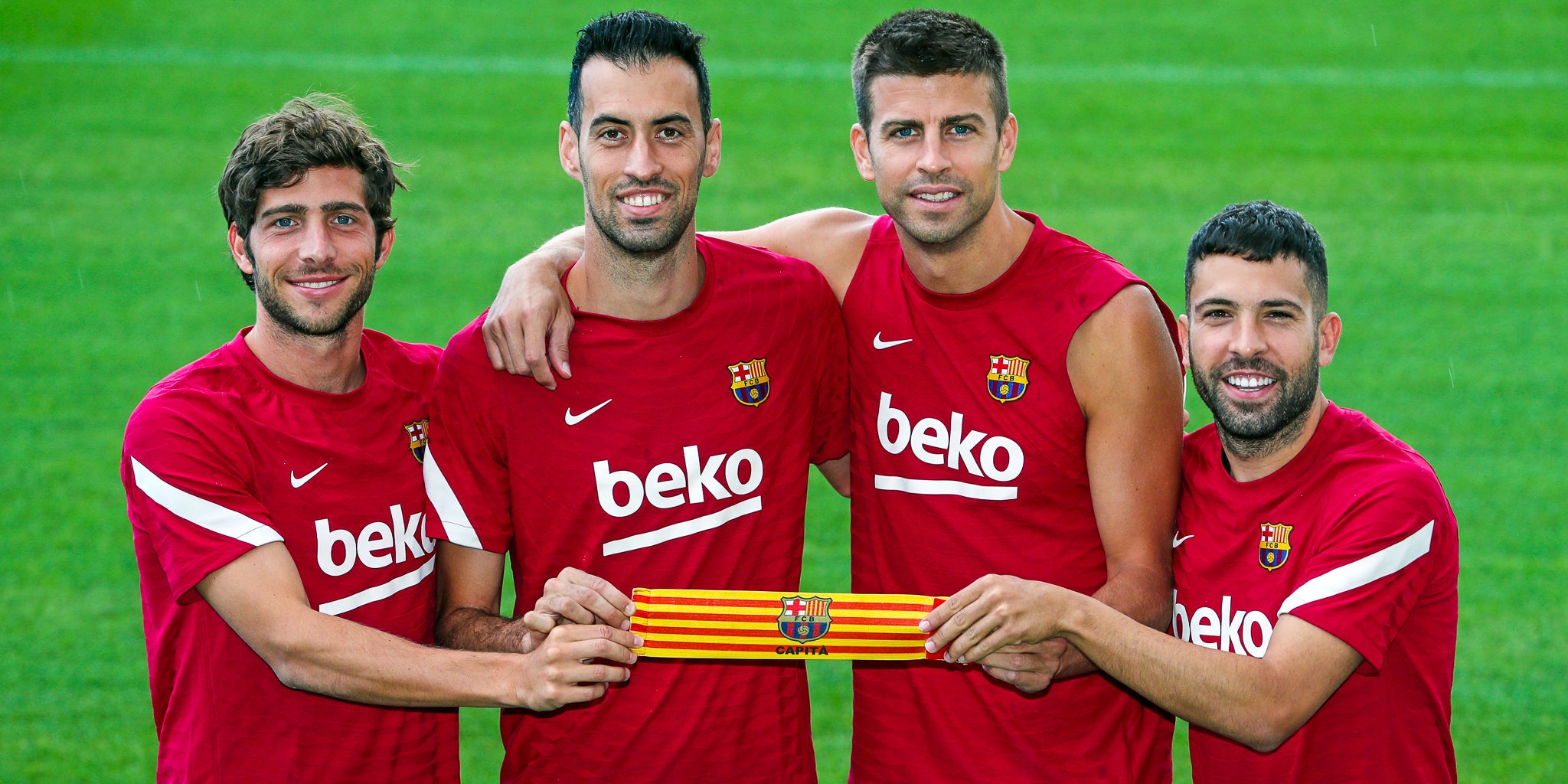 Els quatre nous capitans del Barça es fotografien amb el braçalet | FC Barcelona