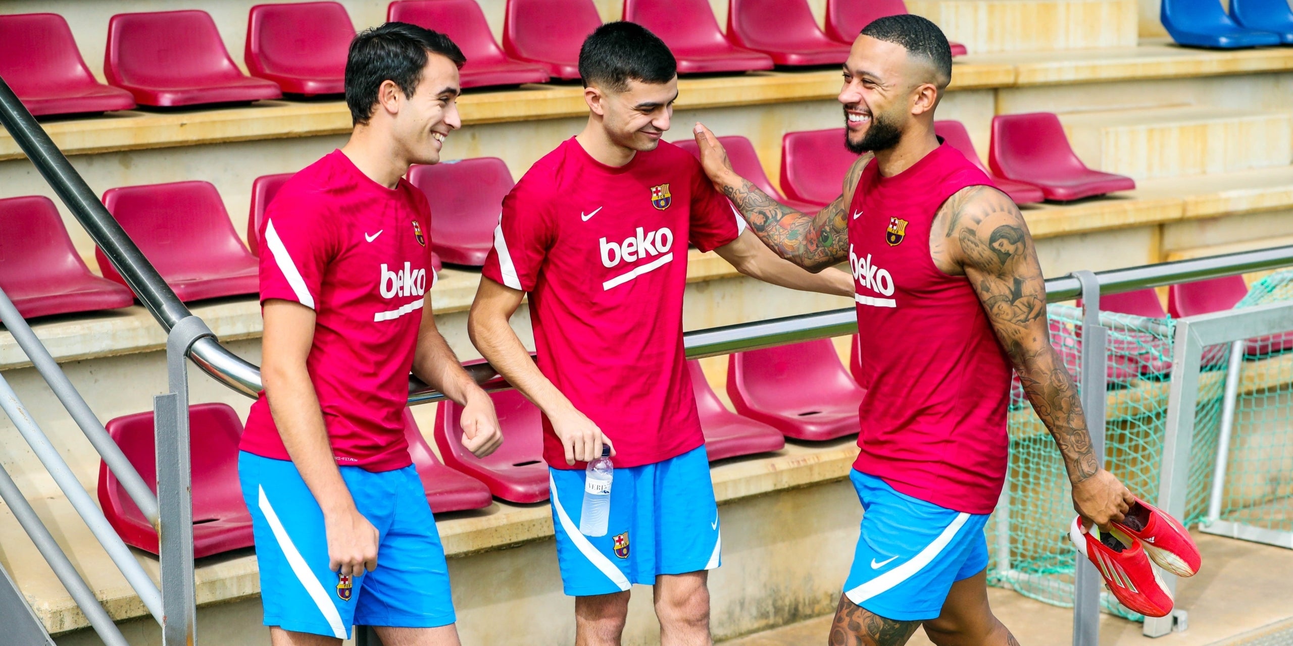 Èric García, Memphis i Pedri durant un entrenament | FC Barcelona