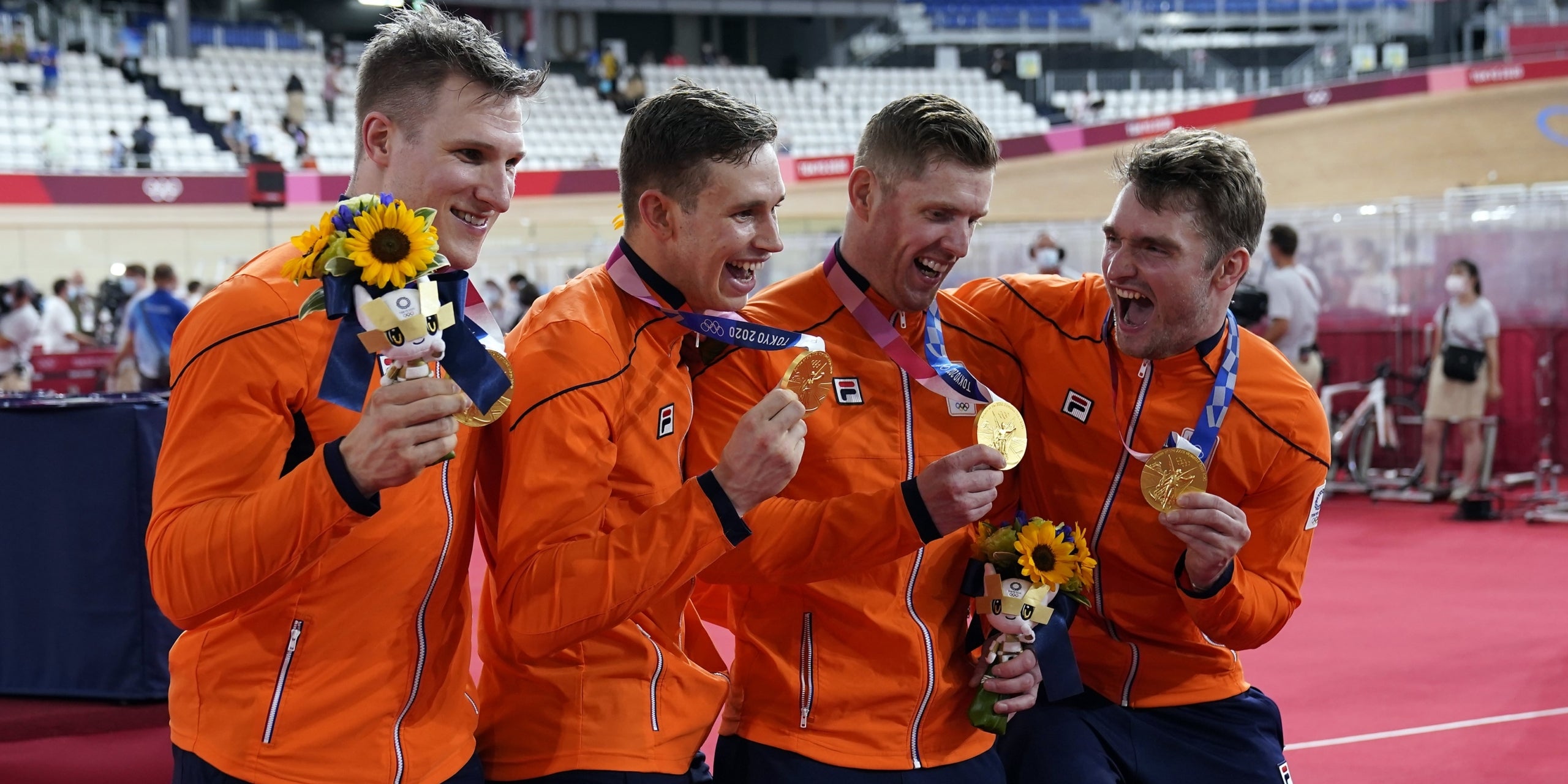 L'equip de ciclisme en pista holandès celebra la medalla d'or als Jocs Olímpics | Europa Press