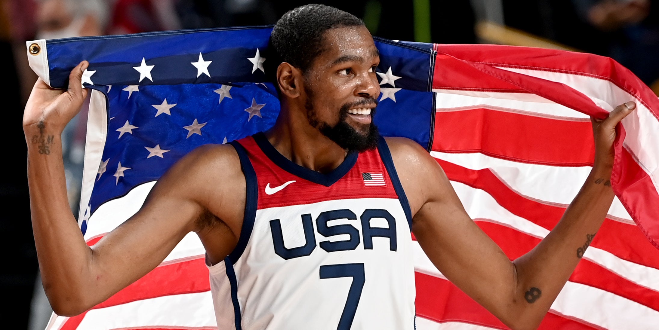 El basquetbolista Kevin Durant celebra la medalla d'or en bàsquet | Europa Press