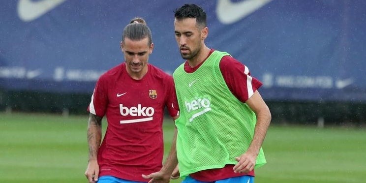 Griezmann i Busquets, durant un entrenament | FC Barcelona