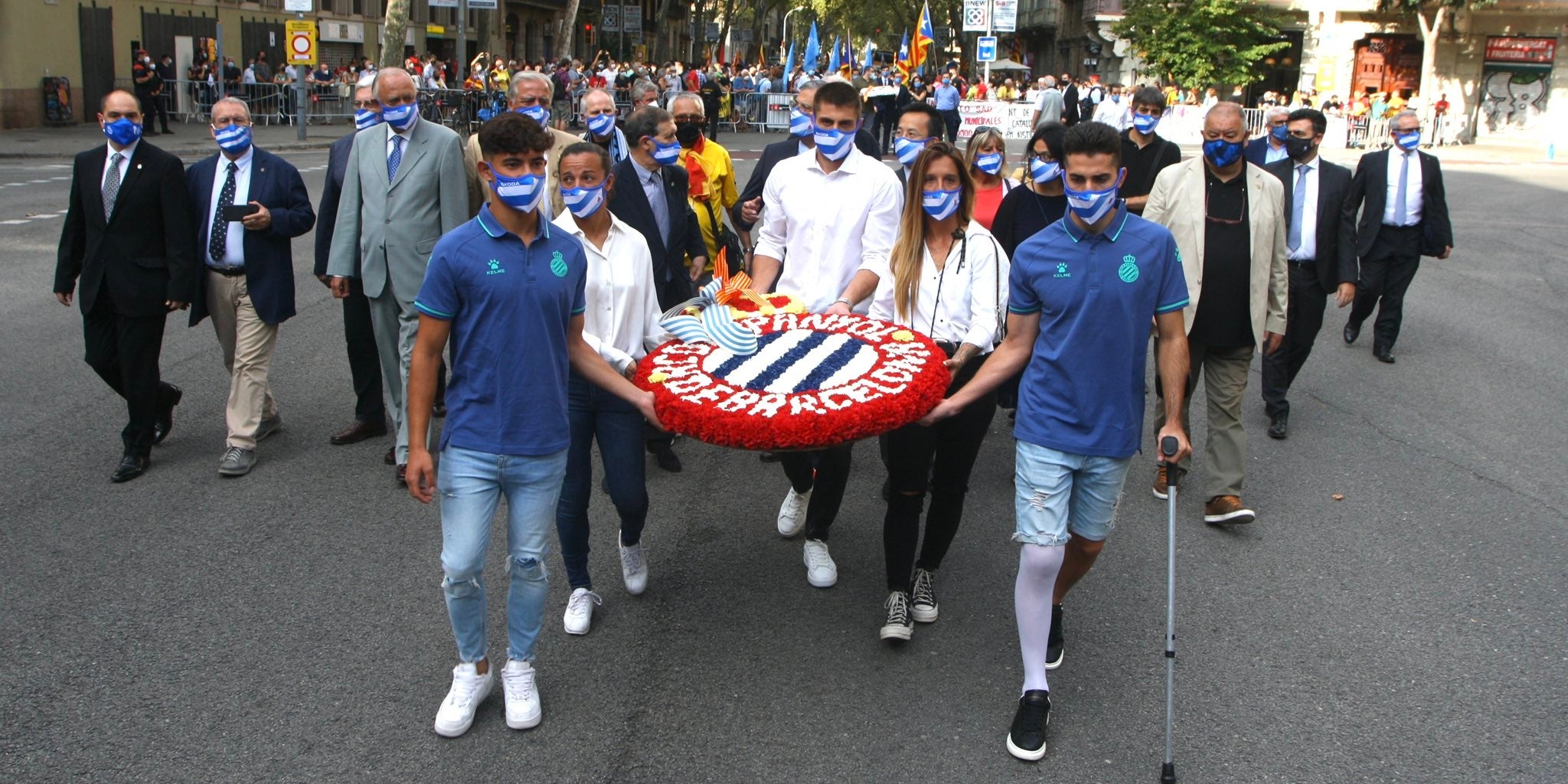 La comitiva de l'Espanyol realitza la seva ofrena floral a Rafael Casanova | RCD Espanyol