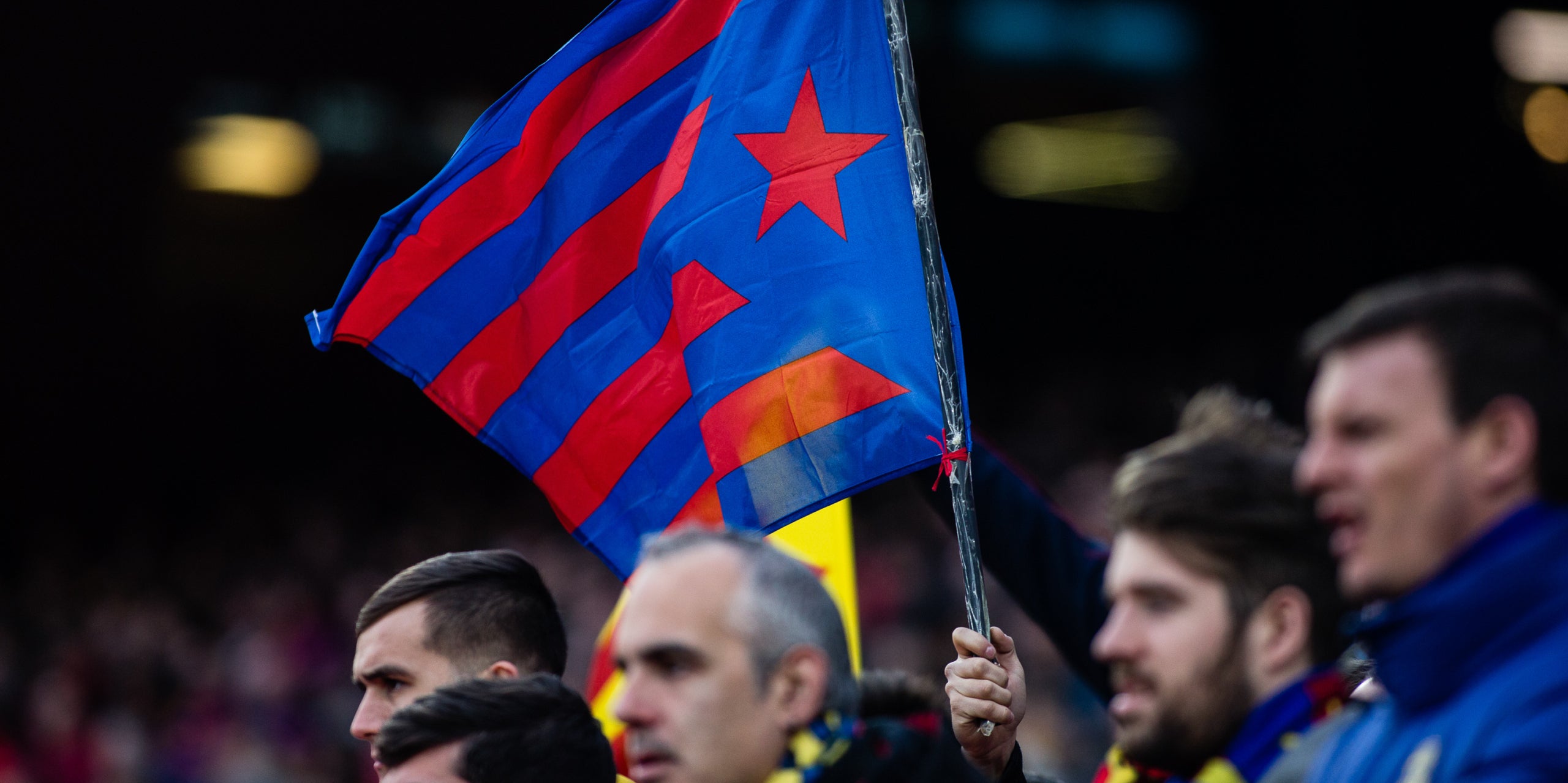 Una estelada blaugrana al Camp Nou | Europa Press
