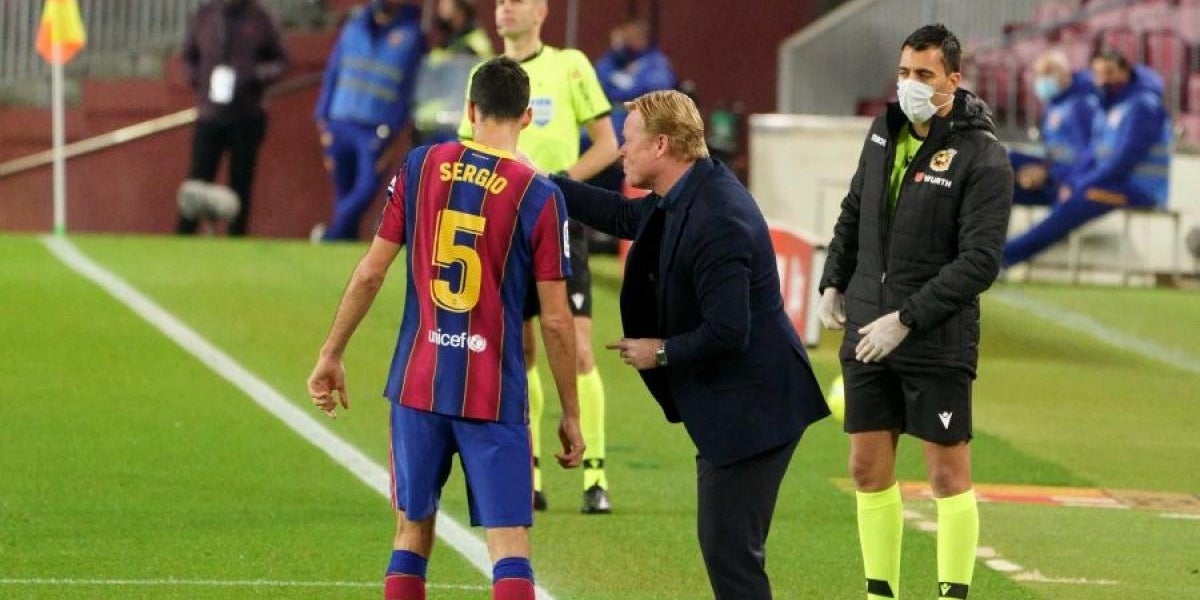 Busquets i Koeman, durant un partit | LaLiga