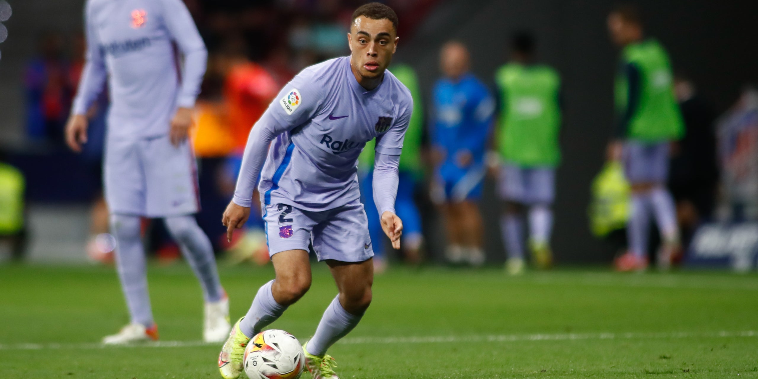 Sergiño Dest durant un partit amb el Barça | Europa Press