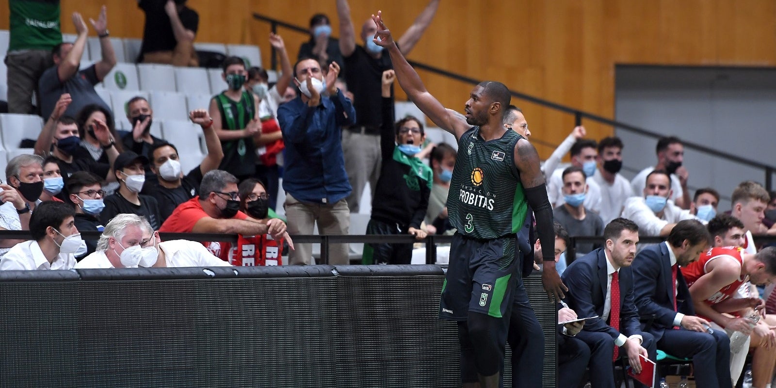 Brandon Paul rep l'ovació de l'Olímpic de Badalona | Joventut de Badalona