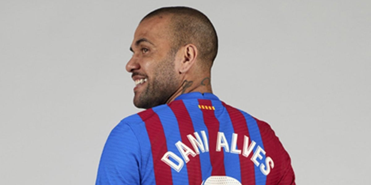 Dani Alves, amb el dorsal 8 | FC Barcelona