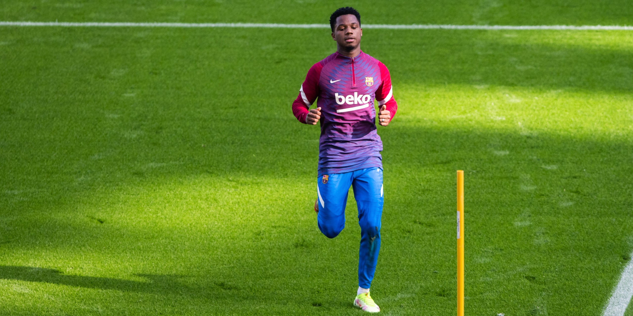 El davanter guineà del Futbol Club Barcelona Ansu Fati ha decidit finalment no operar-se de la lesió al tendó proximal del bíceps femoral de la cuixa esquerra