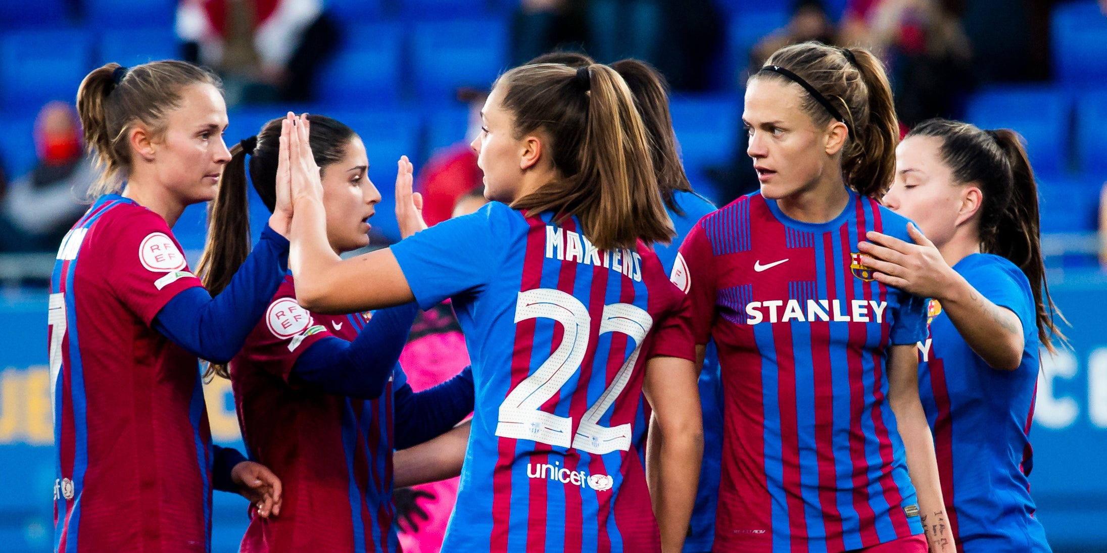 Les futbolistes del Barça, celebrant un dels gols de Lieke Martens | FC Barcelona