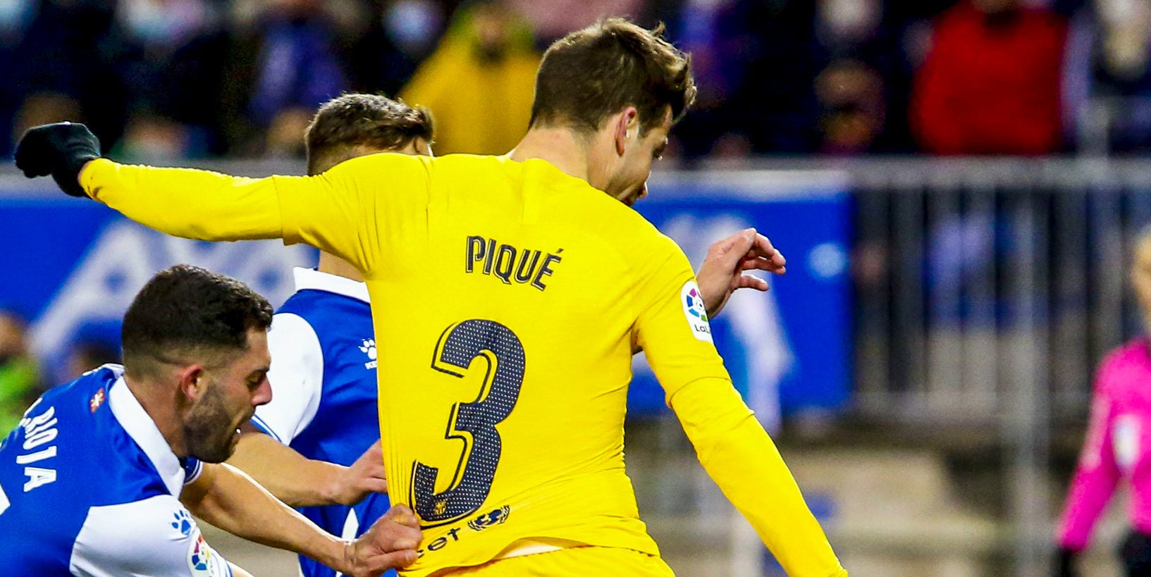 Piqué, durant el partit contra l'Alabès | Europa Press