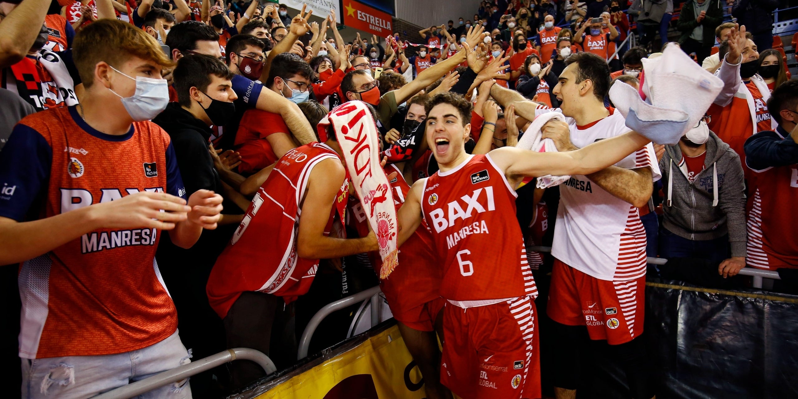 Els jugadors del Manresa celebren la classificació per a la Copa | Bàsquet Manresa