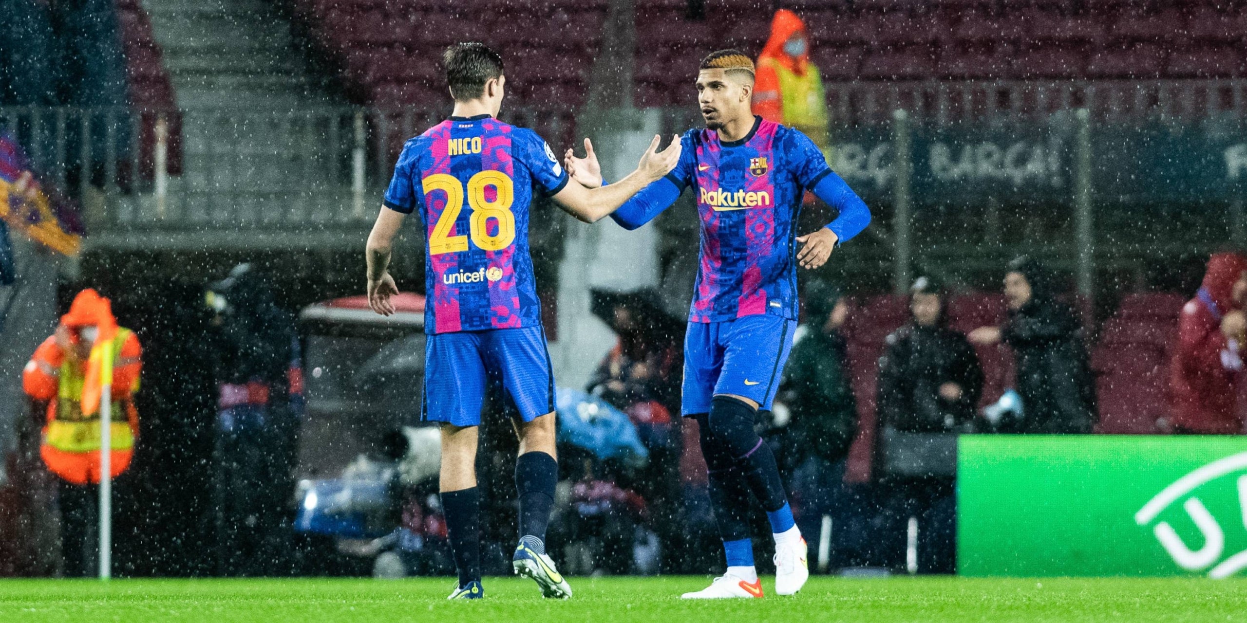 Nico i Araujo, durant un partit | Europa Press