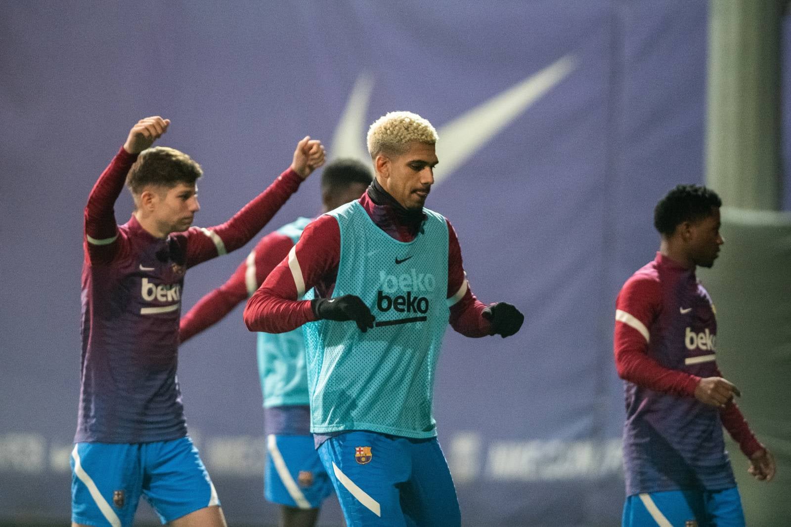 Ronald Araujo, durant un entrenament | Europa Press