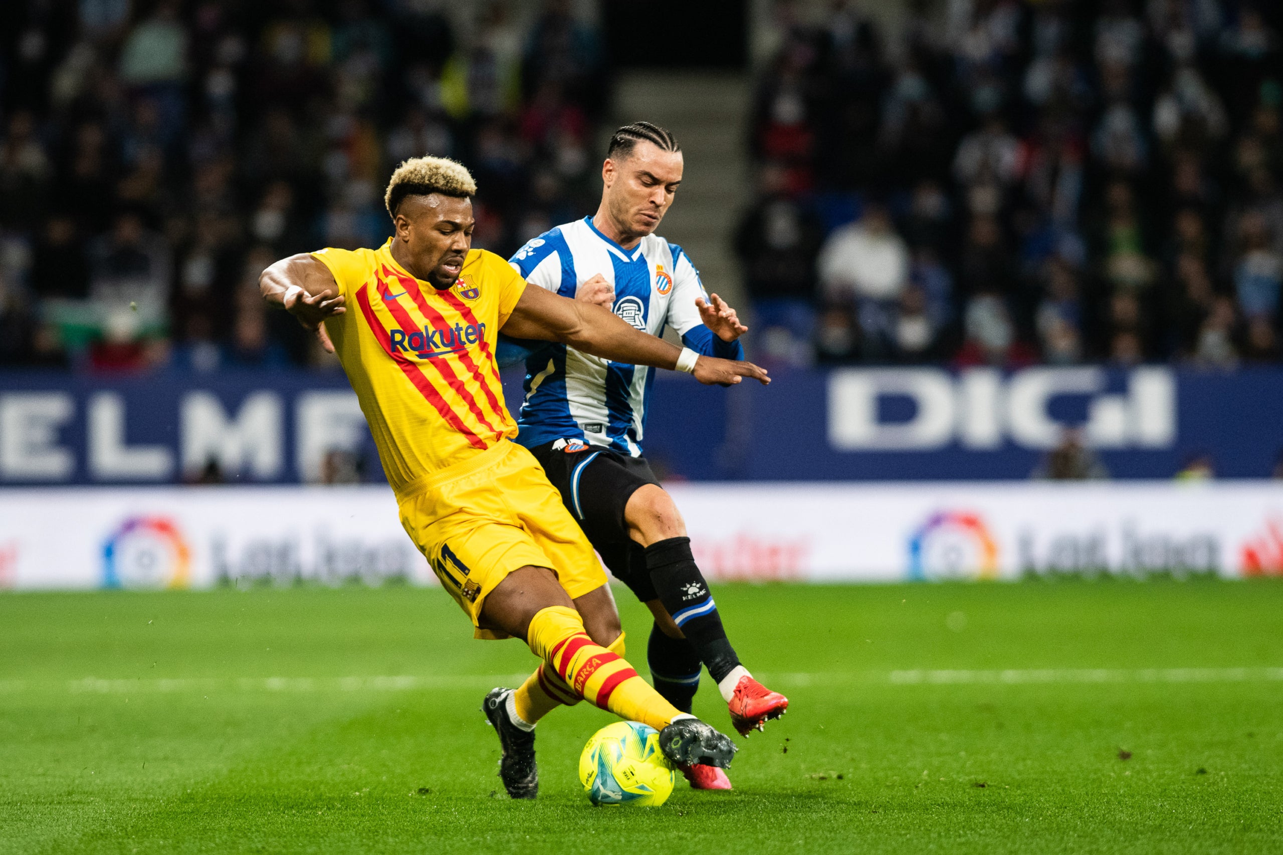 Adama Traoré i RDT, durant el derbi | Europa Press