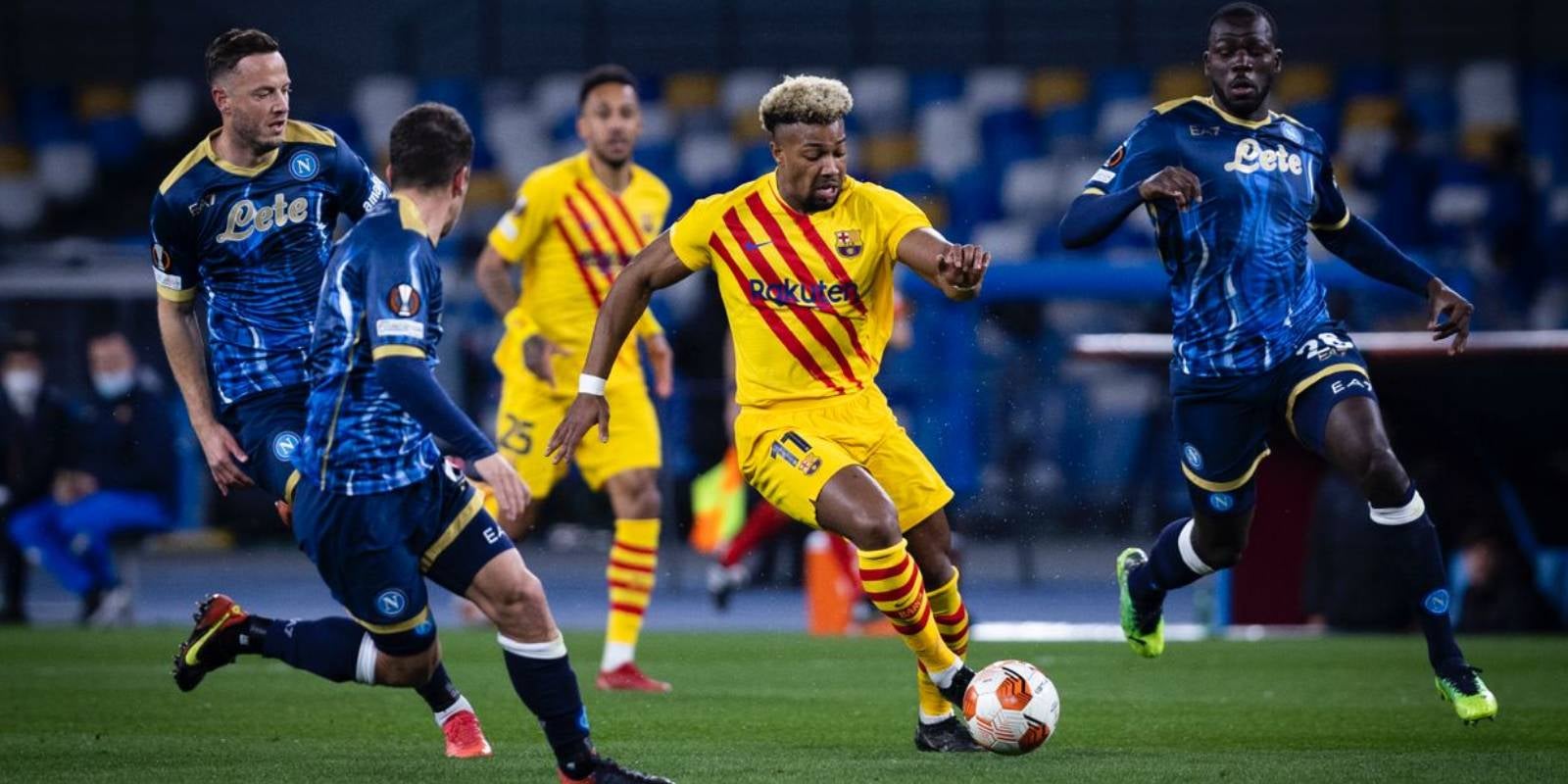 Adama Traoré condueix la pilota a l'estadi Diego Armando Maradona | FC Barcelona