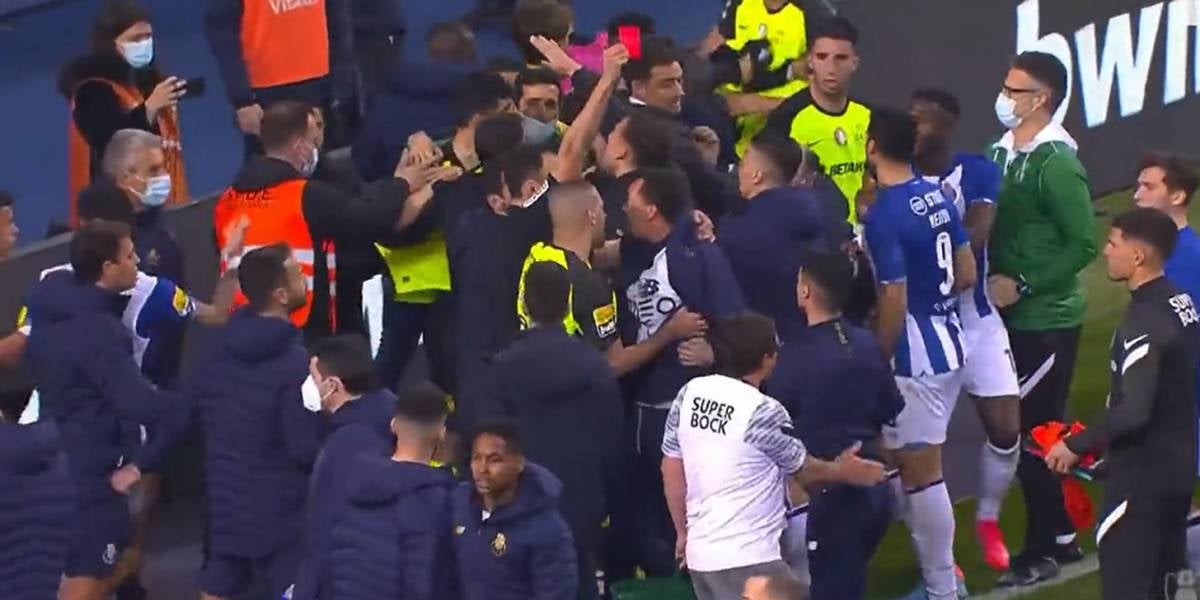 Baralla entre jugadors del Porto i l'Sporting